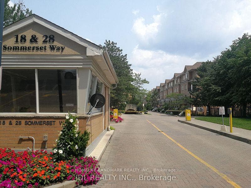 18 Sommerset Way Unit 816 photo 2