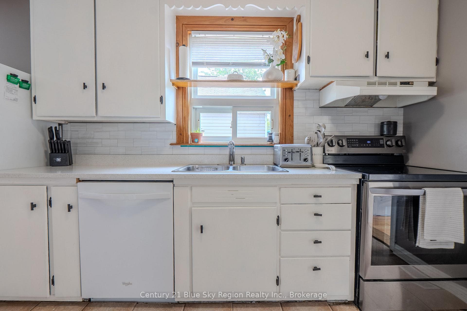 773 Worthington Street photo 17