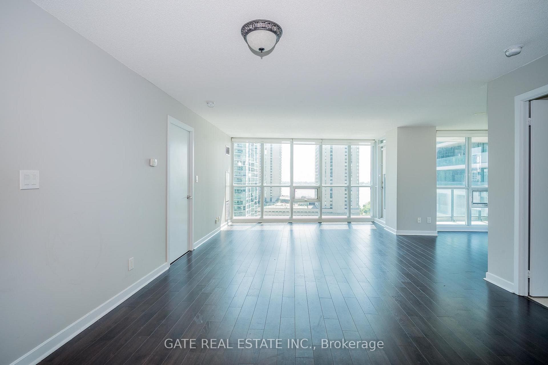 18 Harbour Street Unit 1410 photo 11