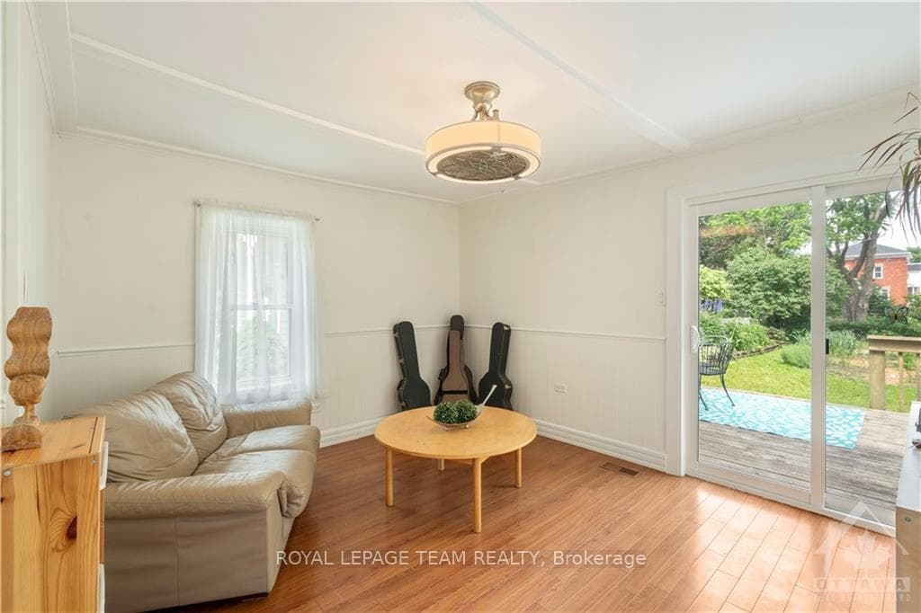 488 CLARENCE Street photo 14