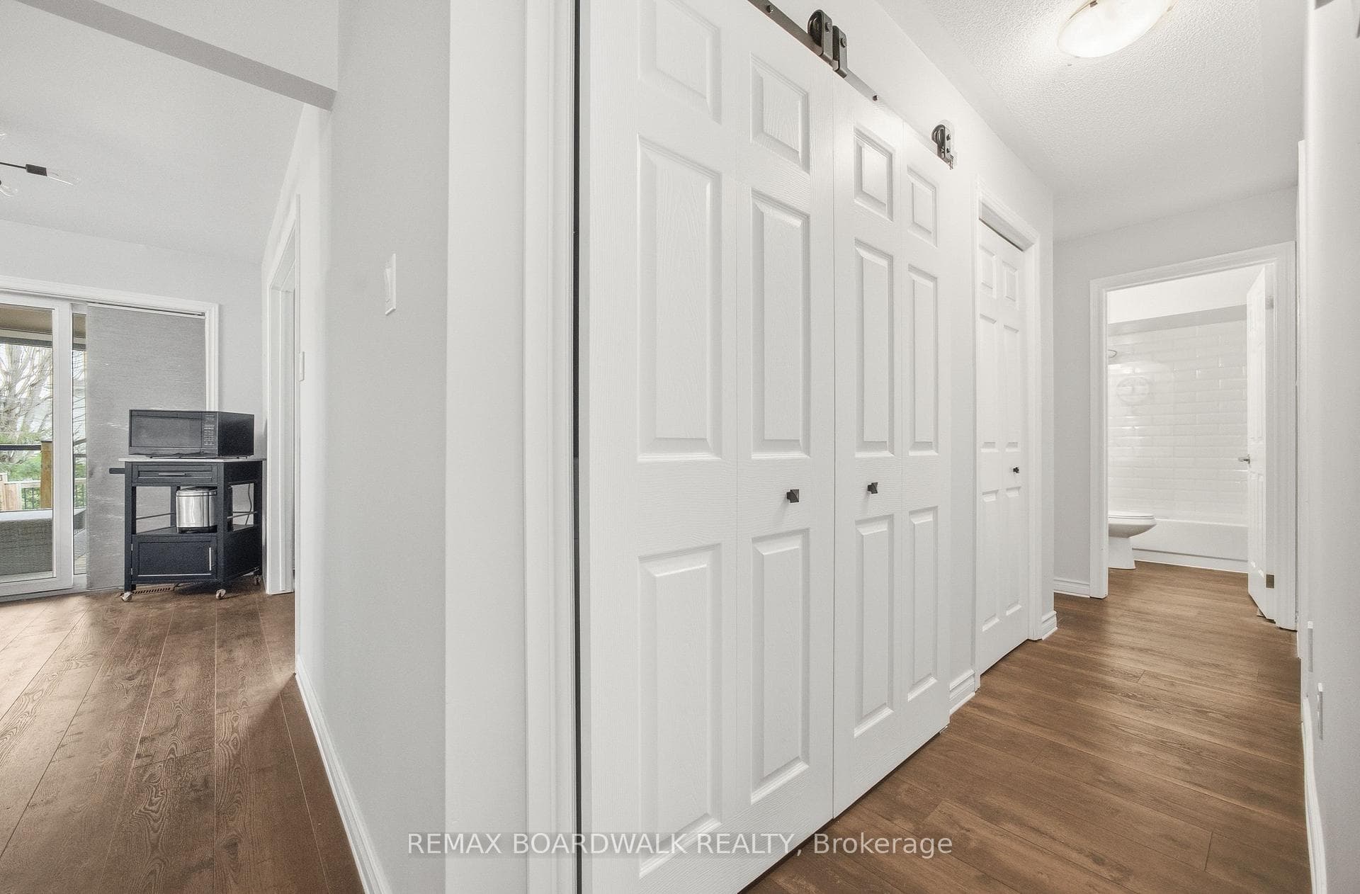 33 Treelawn Boulevard photo 16