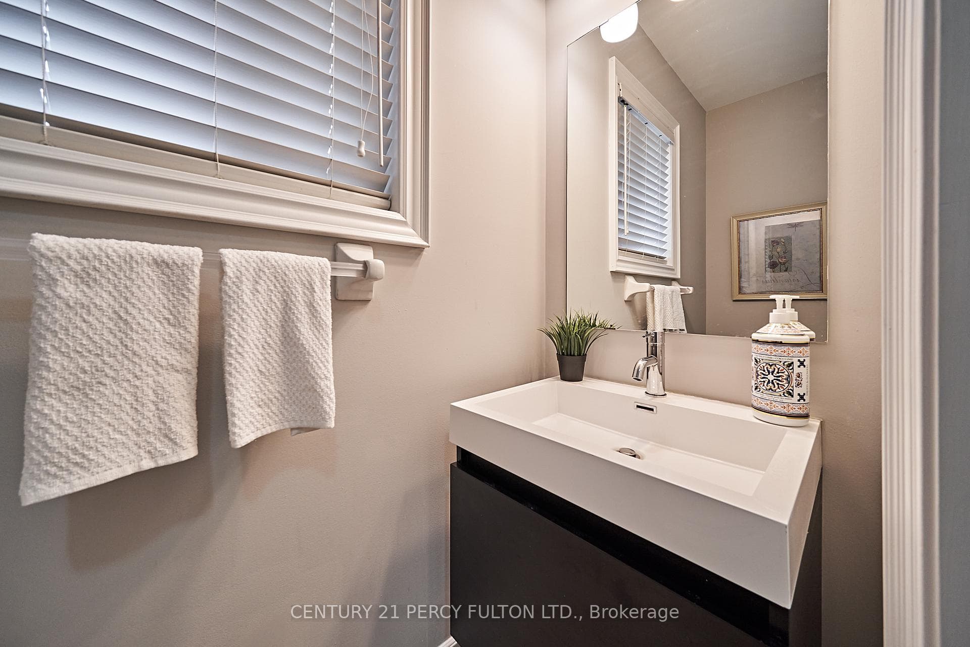 49 Unsworth Crescent photo 5