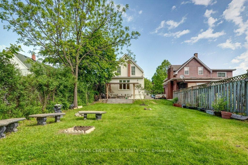 51 Hemlock Street photo 7