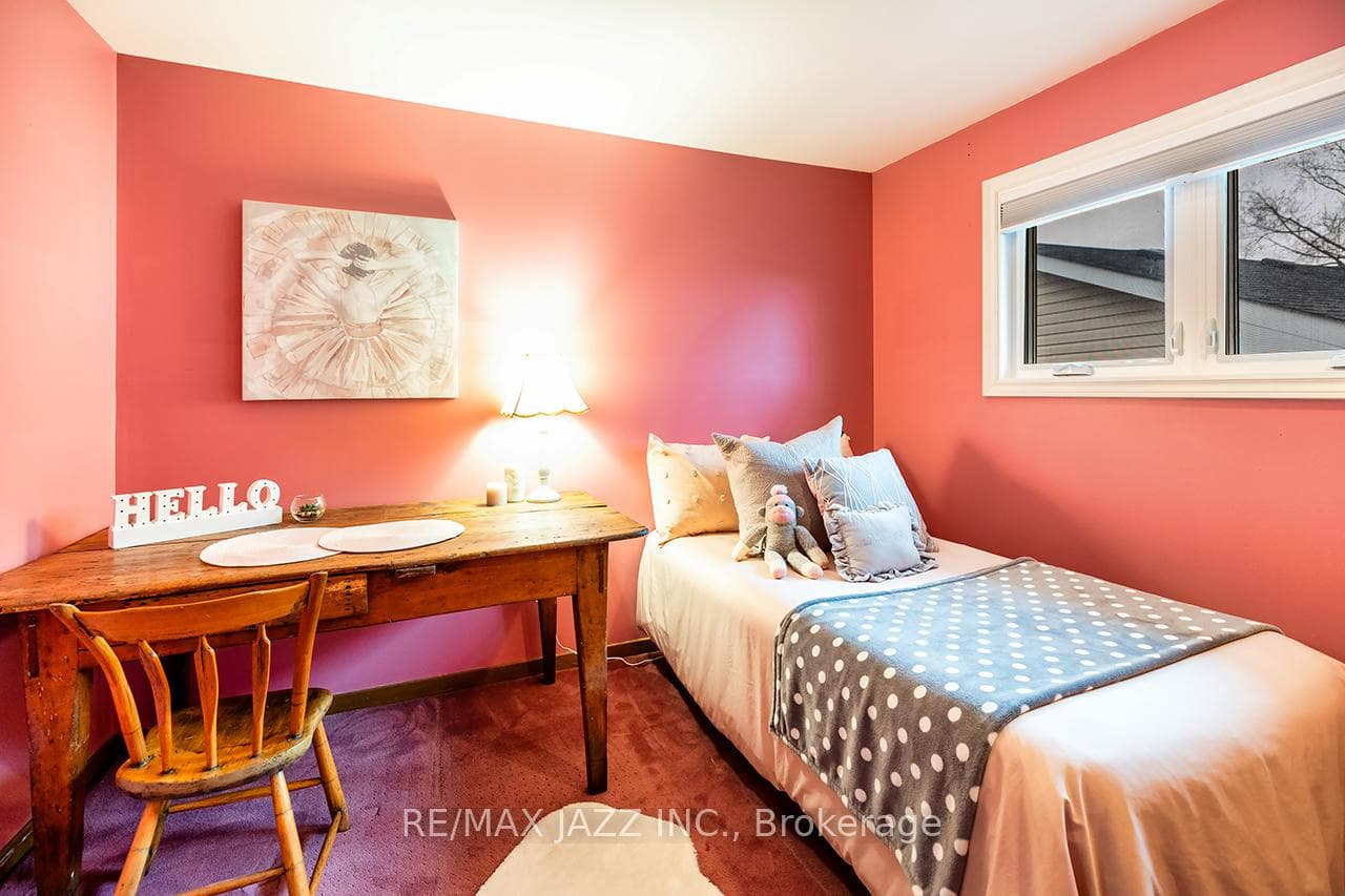350 Orange Crescent photo 18