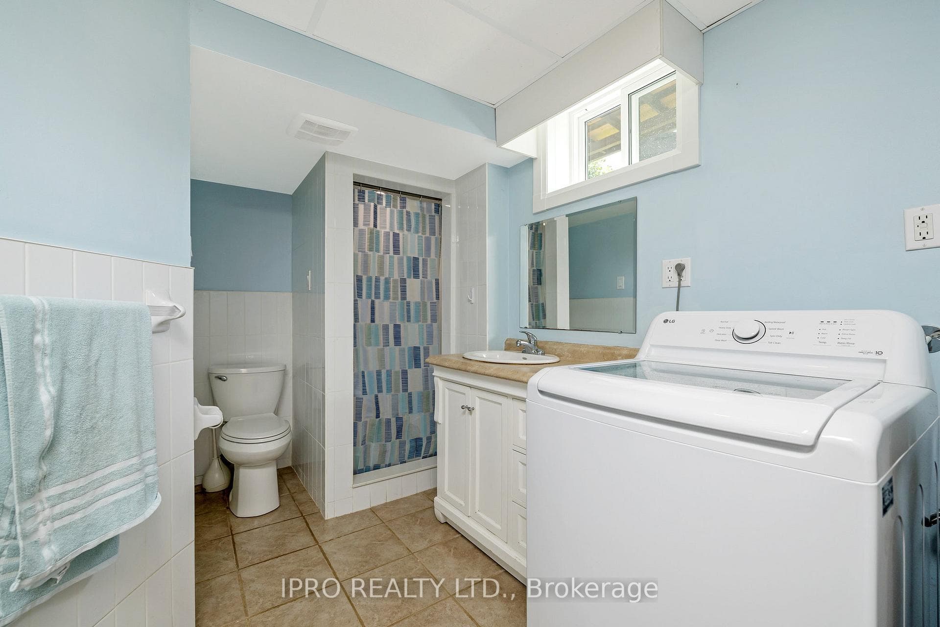 173 Prince Charles Drive photo 27