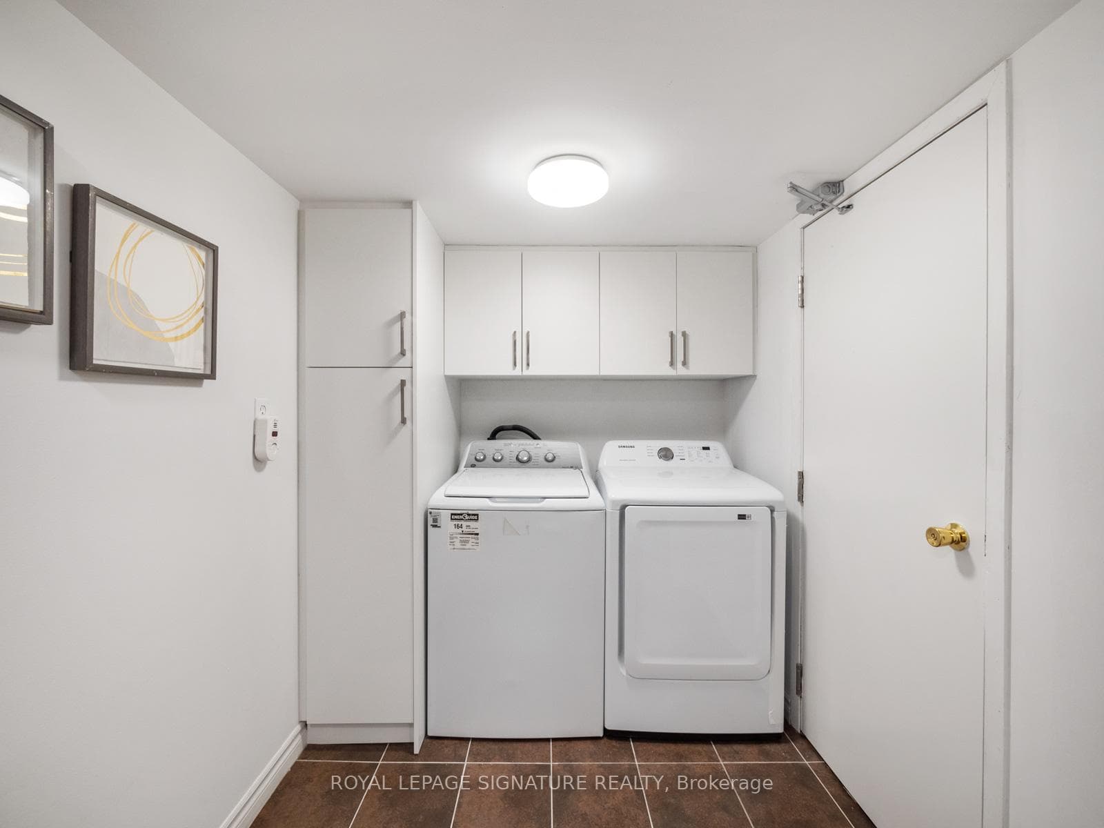 19 Shoreland Crescent photo 27