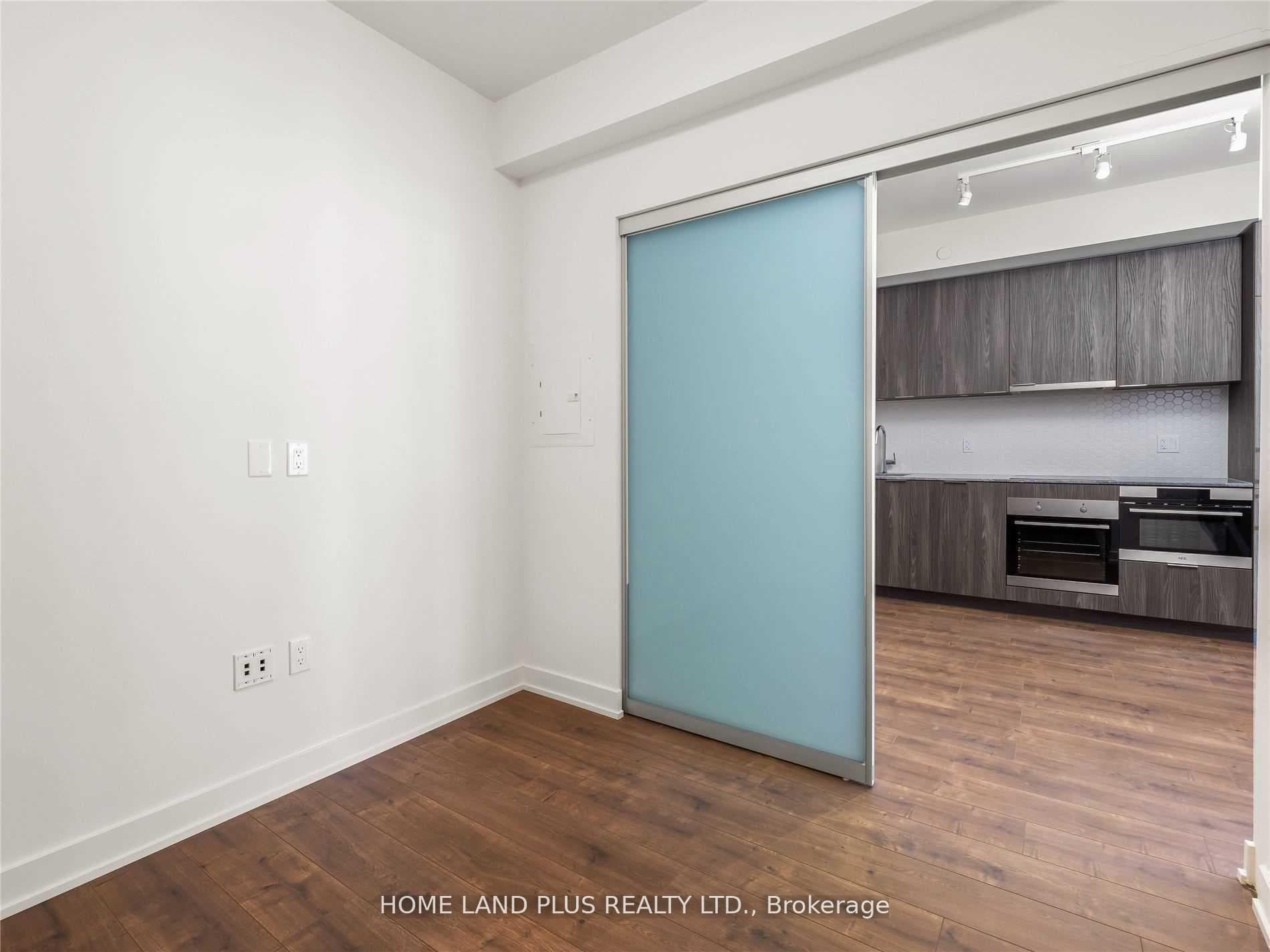 15 Queens Quay Unit 421 photo 16