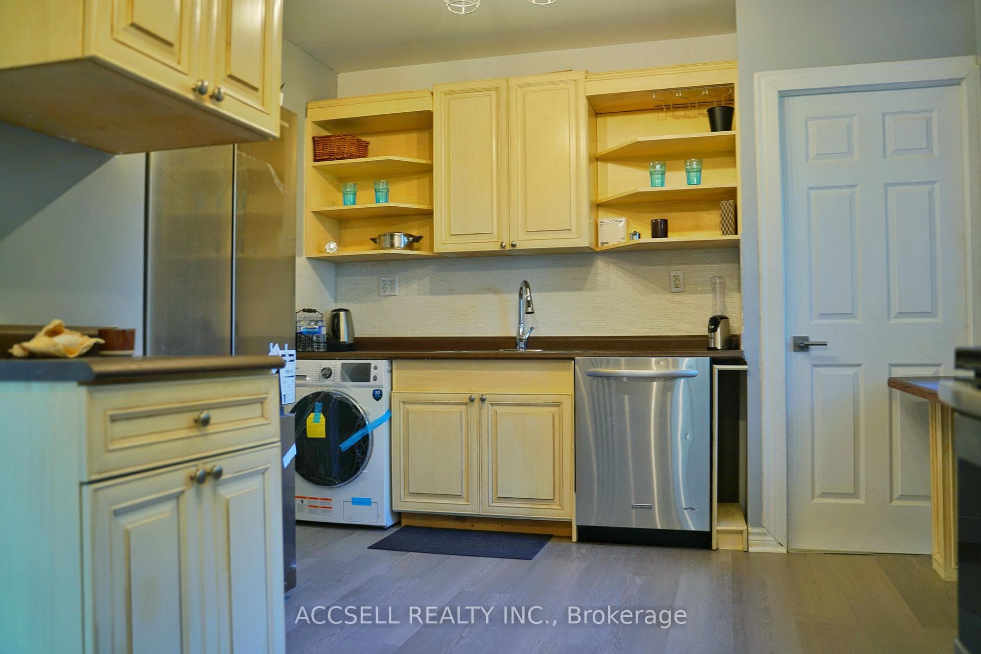 1069 Dixie Road photo 11