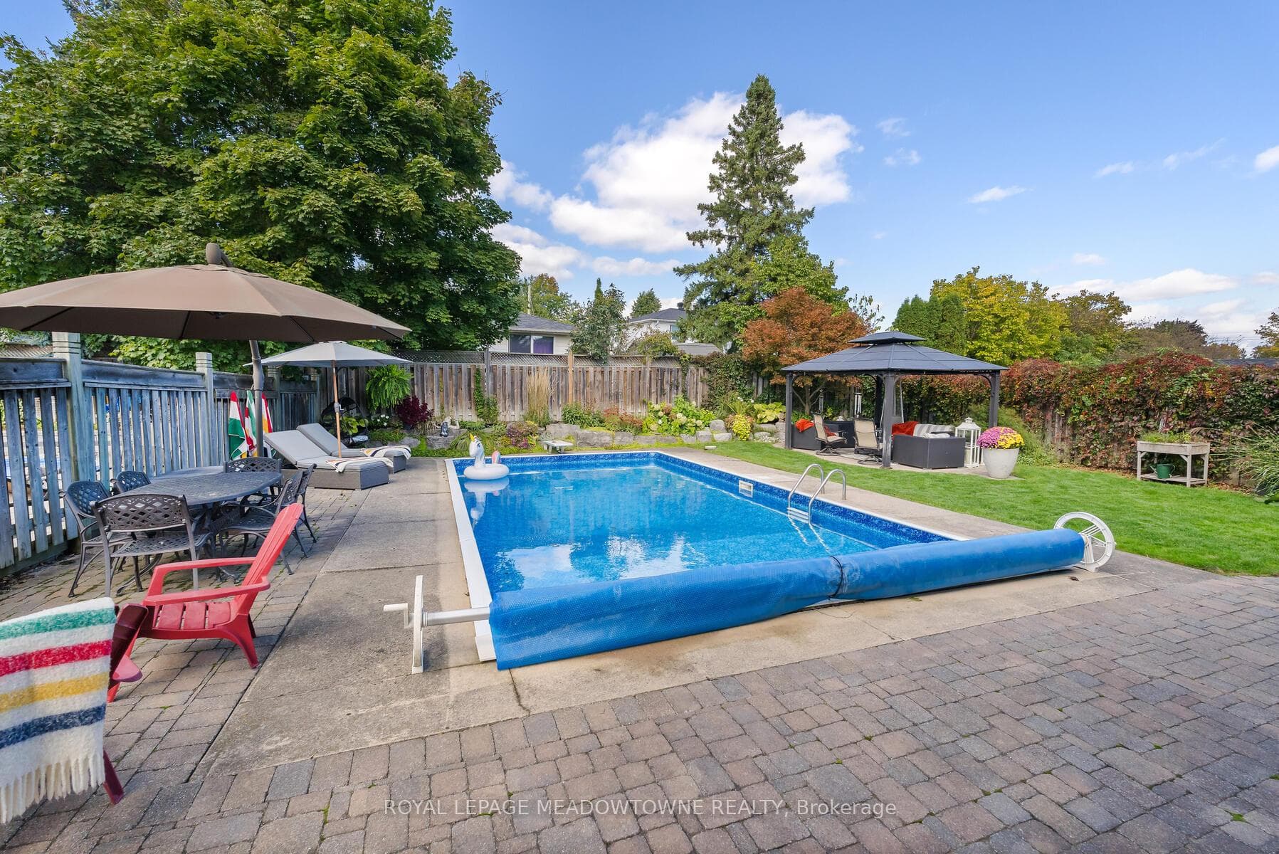 113 Irwin Crescent photo 32