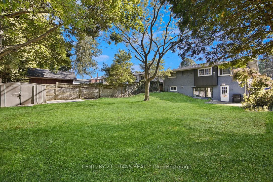 271 Chadburn Court photo 23