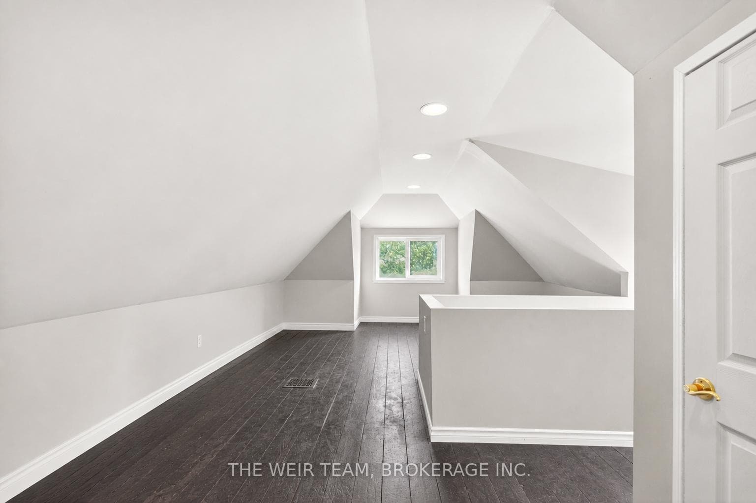 226 Ottawa Street photo 28