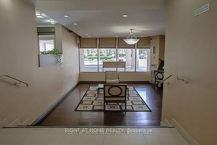 20 Edgecliff Golfway Unit 1416 photo 3