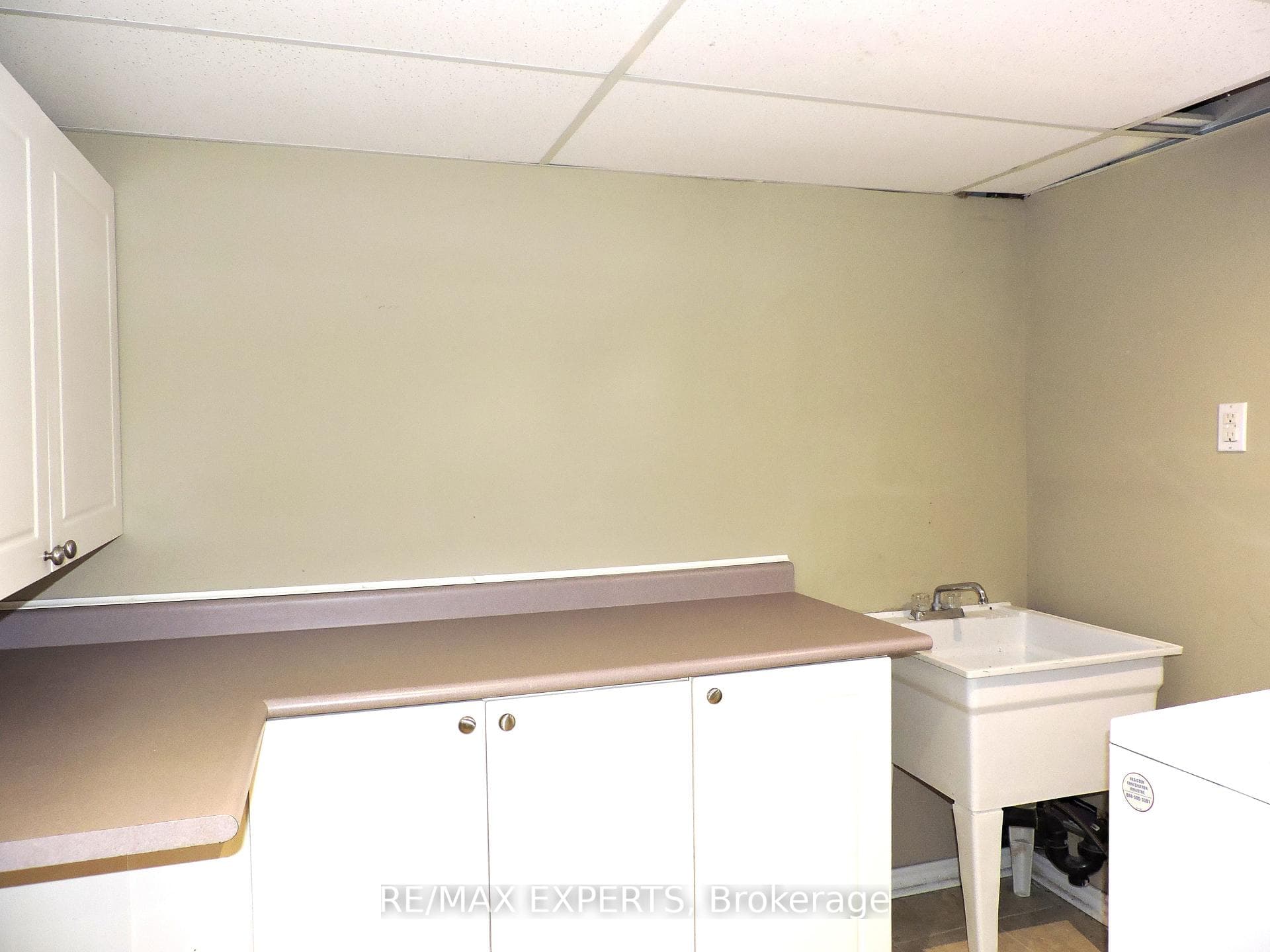 126 LONGFORD Drive photo 13