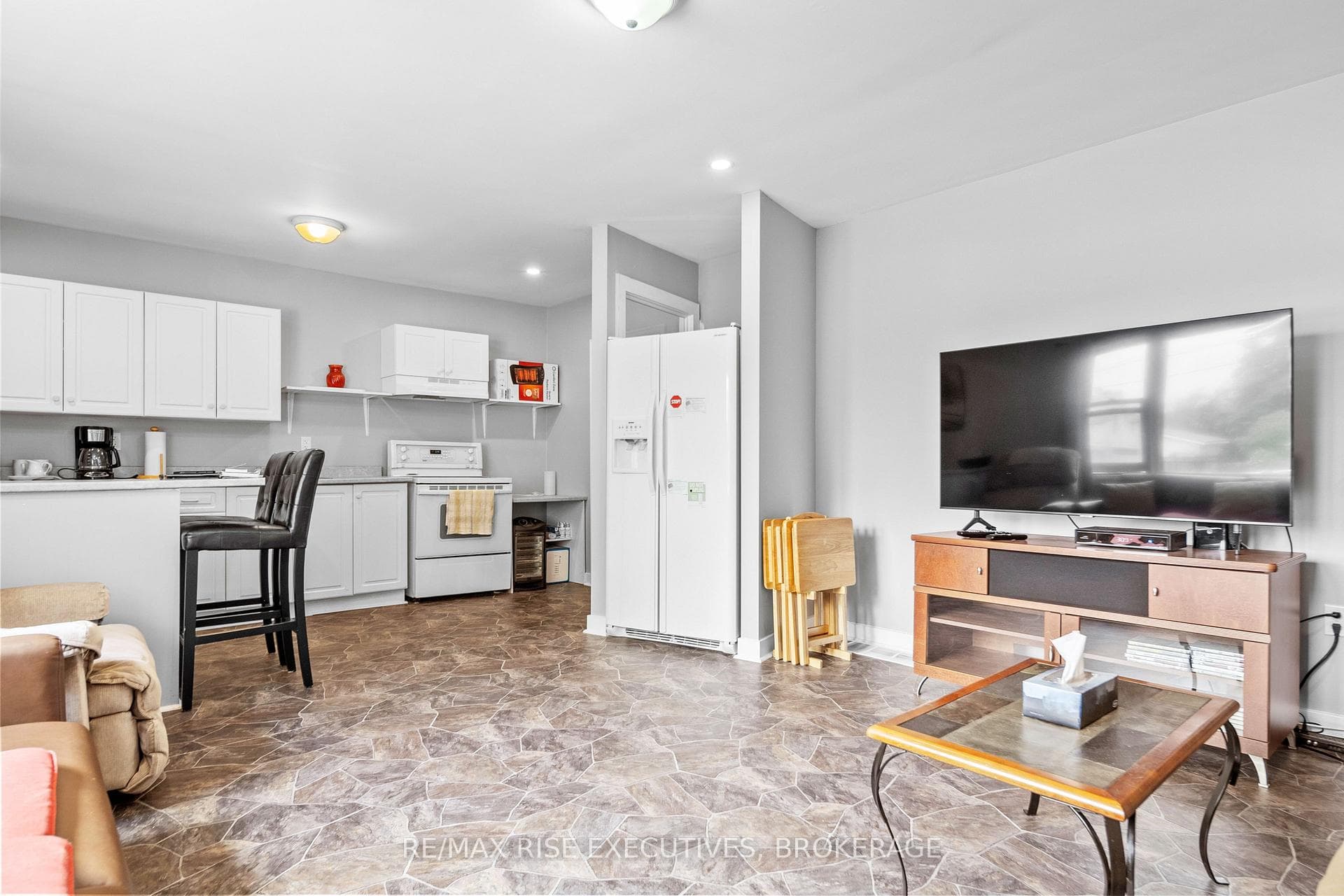 89 DUNDAS Street photo 8