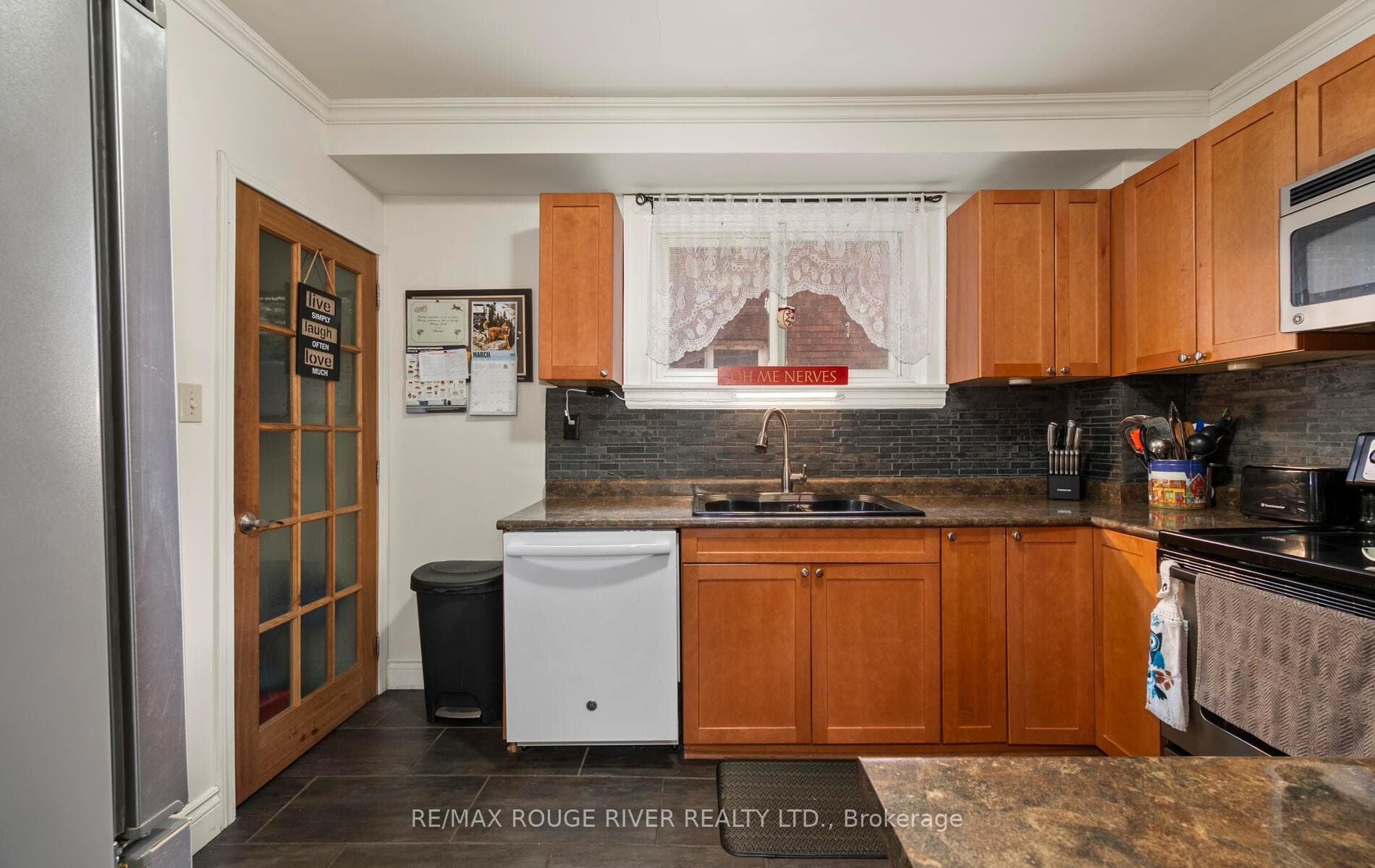 224 Burk Street photo 17