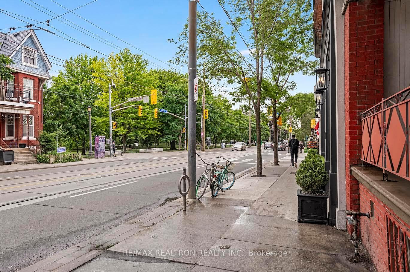 1000 Dundas Street photo 5