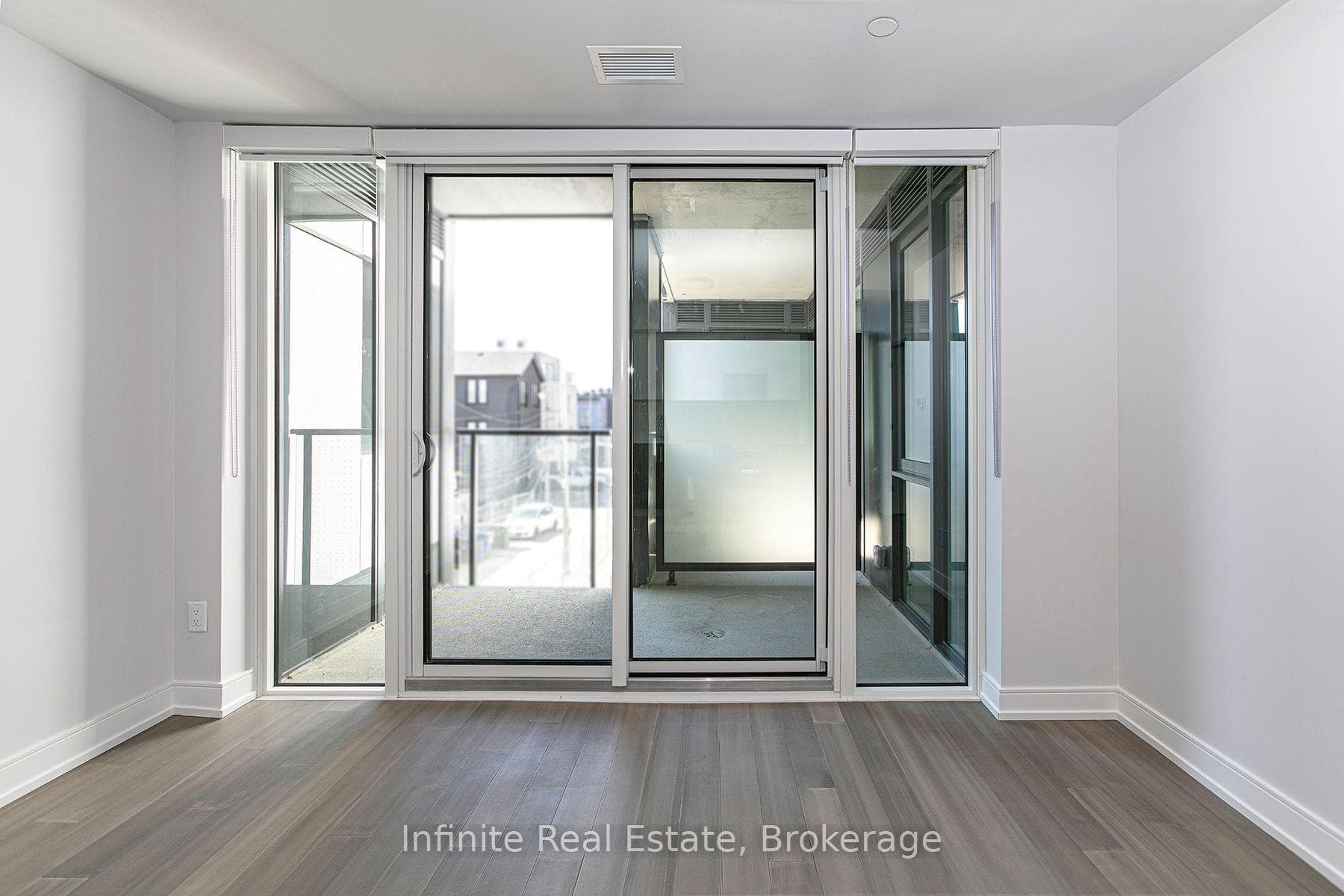 664 Spadina Avenue Unit 214 photo 8