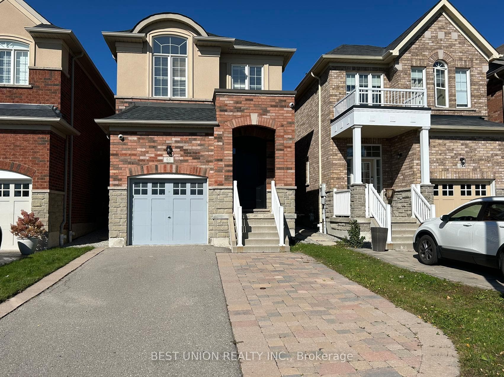 61 Robert Green Crescent photo 1