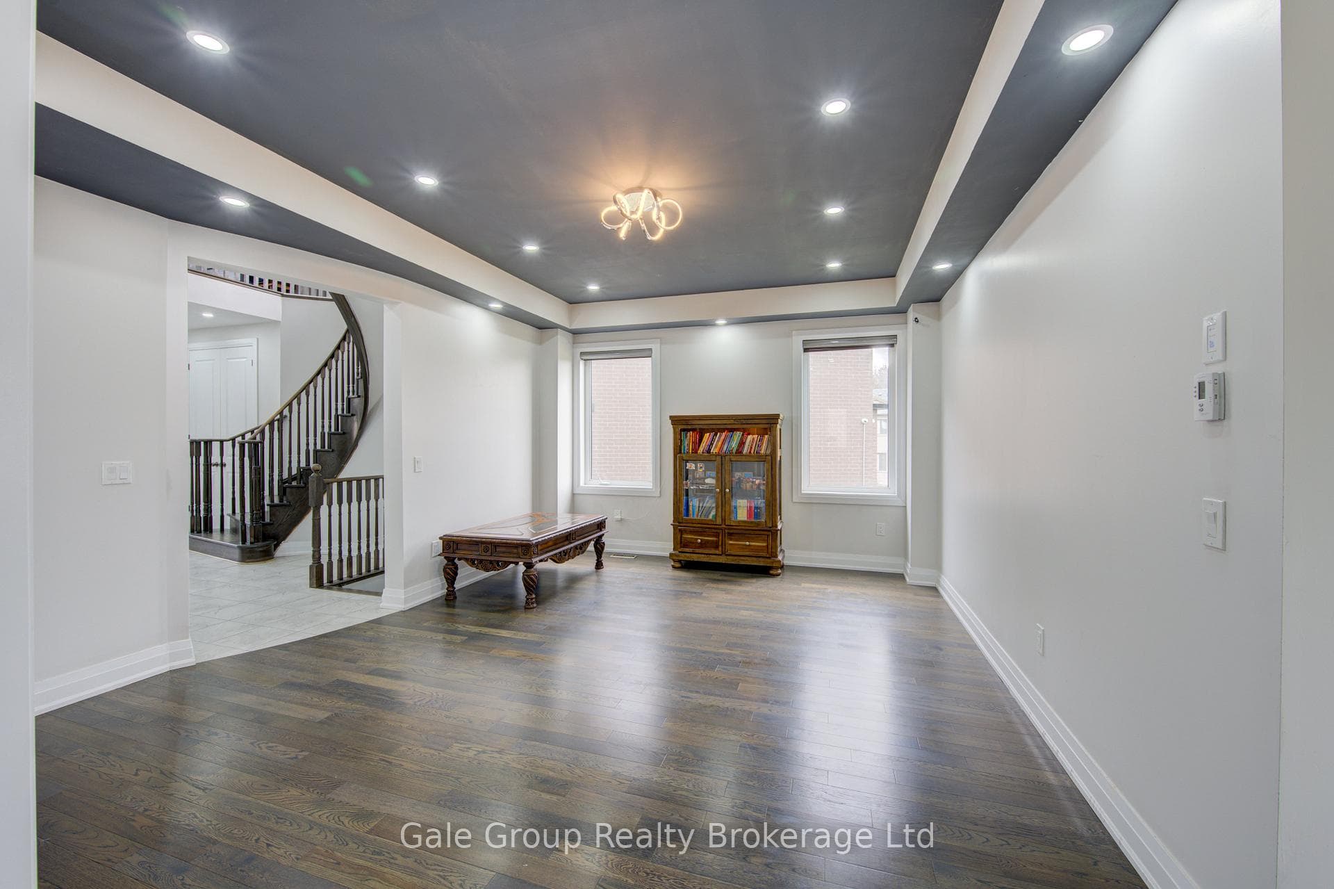 125 Prince Charles Crescent photo 7