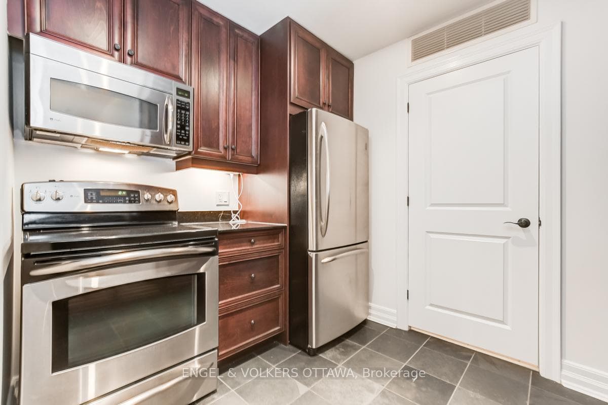 320 MCLEOD Street Unit 208 photo 16