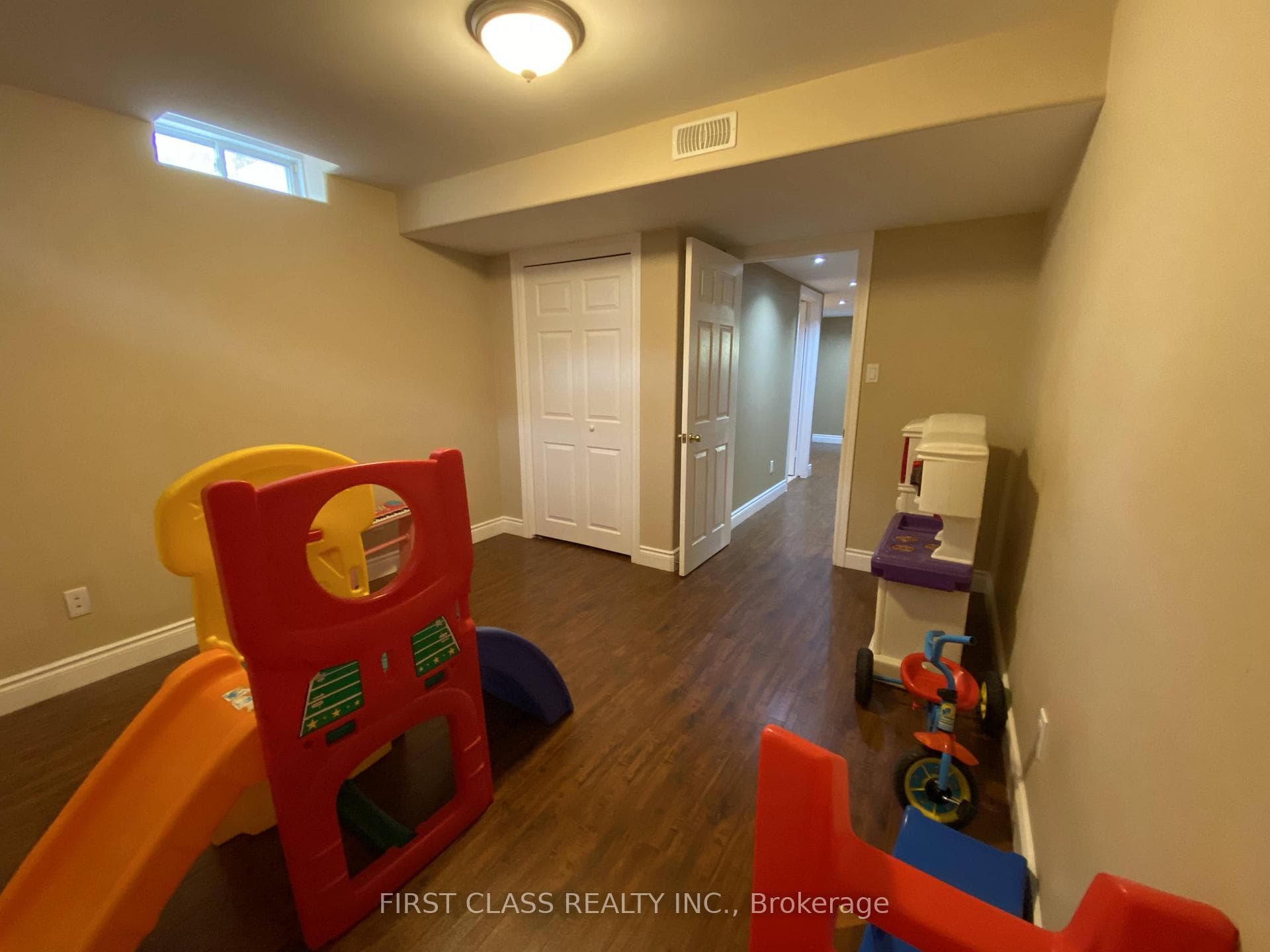 108 Snowdon Circle photo 18