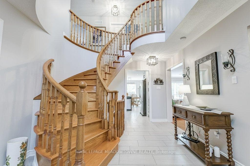 43 Samuel Crescent photo 3