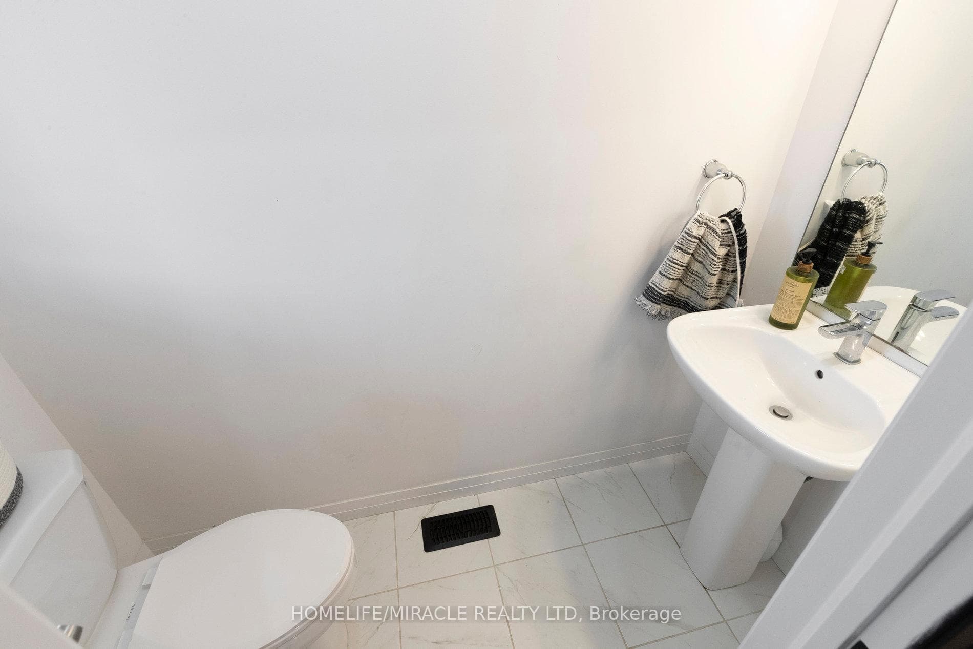 7 Elkington Lane photo 17