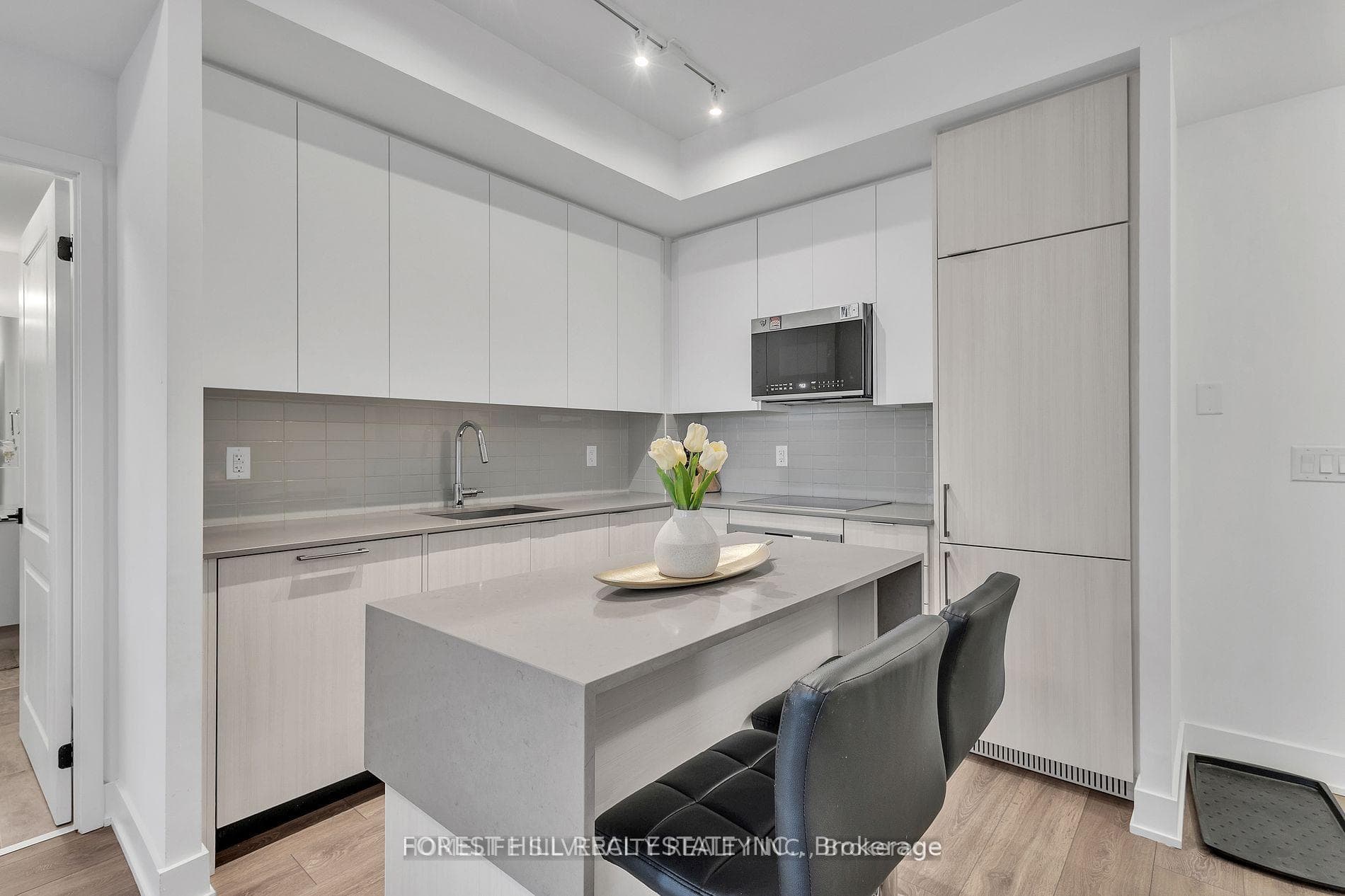 2481 Taunton Road Unit 704 photo 12