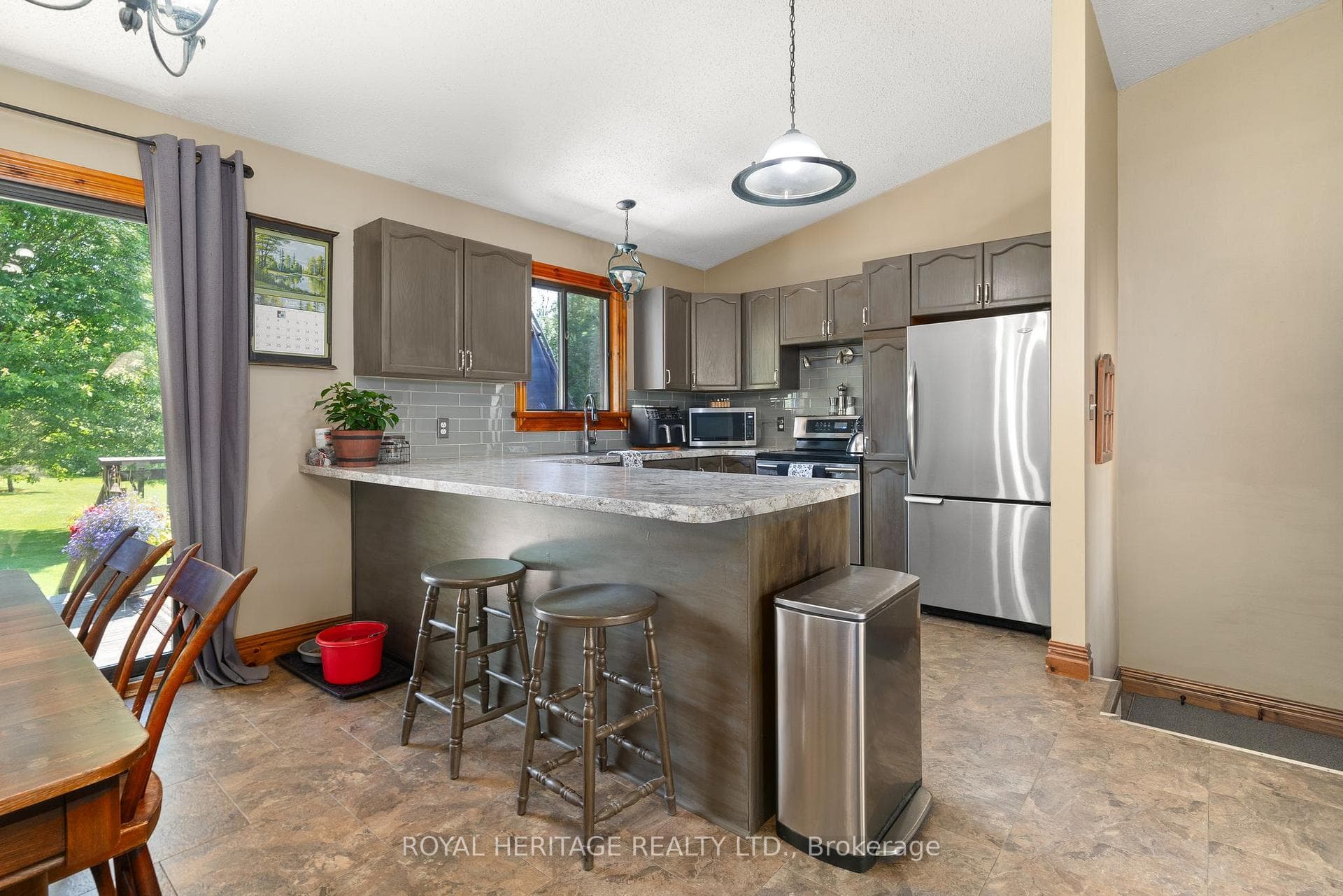 47 Andrew Court photo 5
