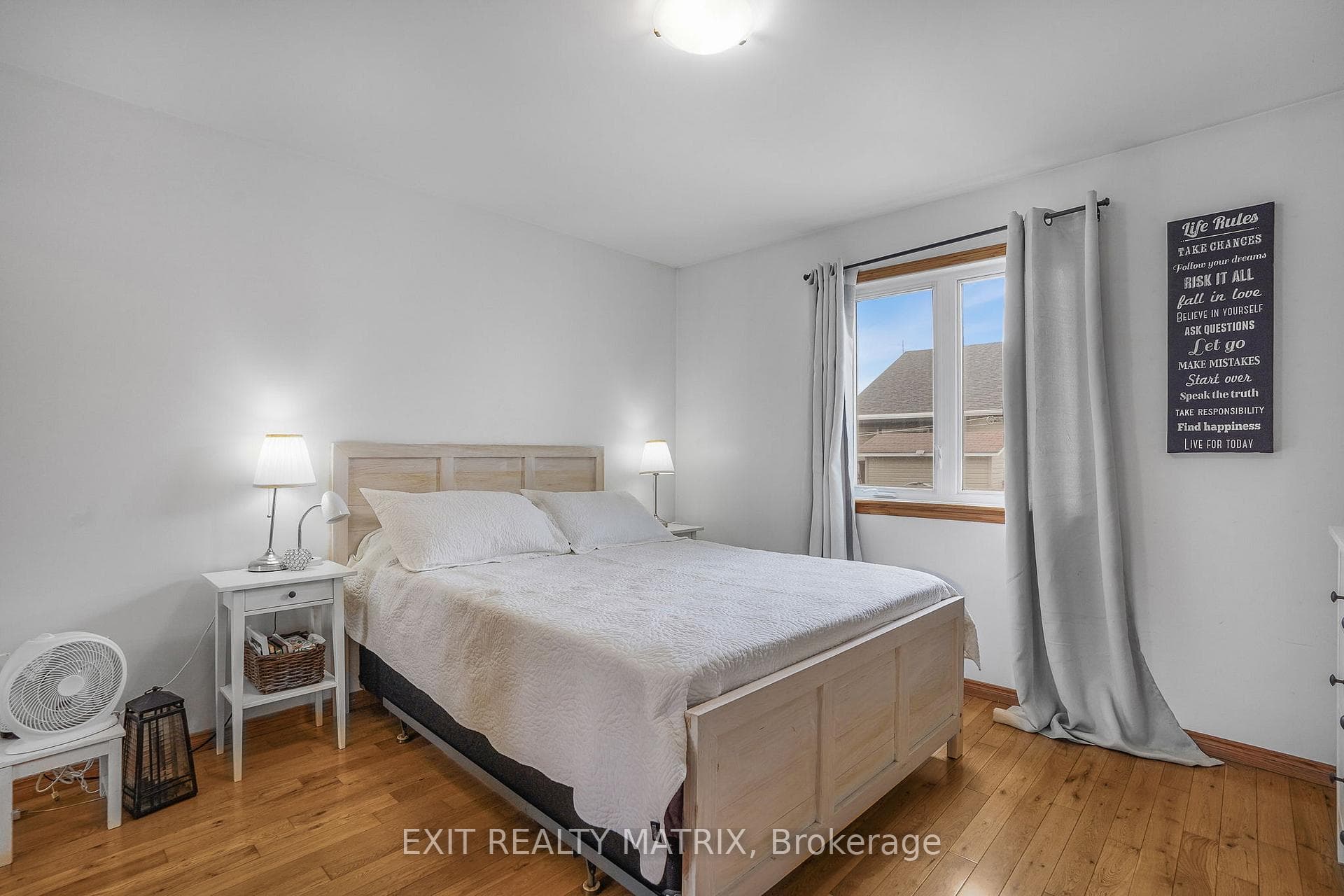 90 Richard Street photo 16