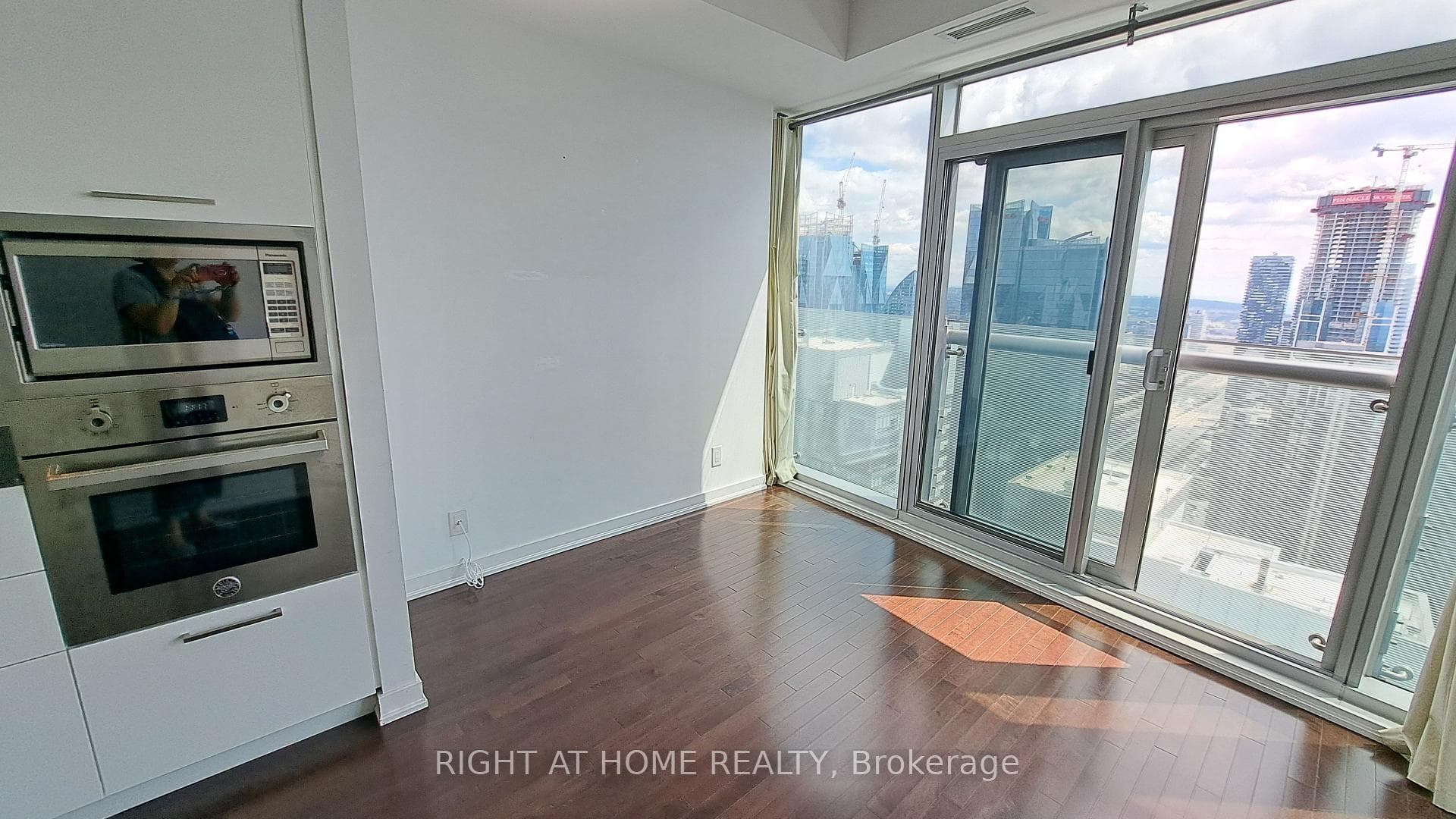 14 York Street Unit 6101 photo 11