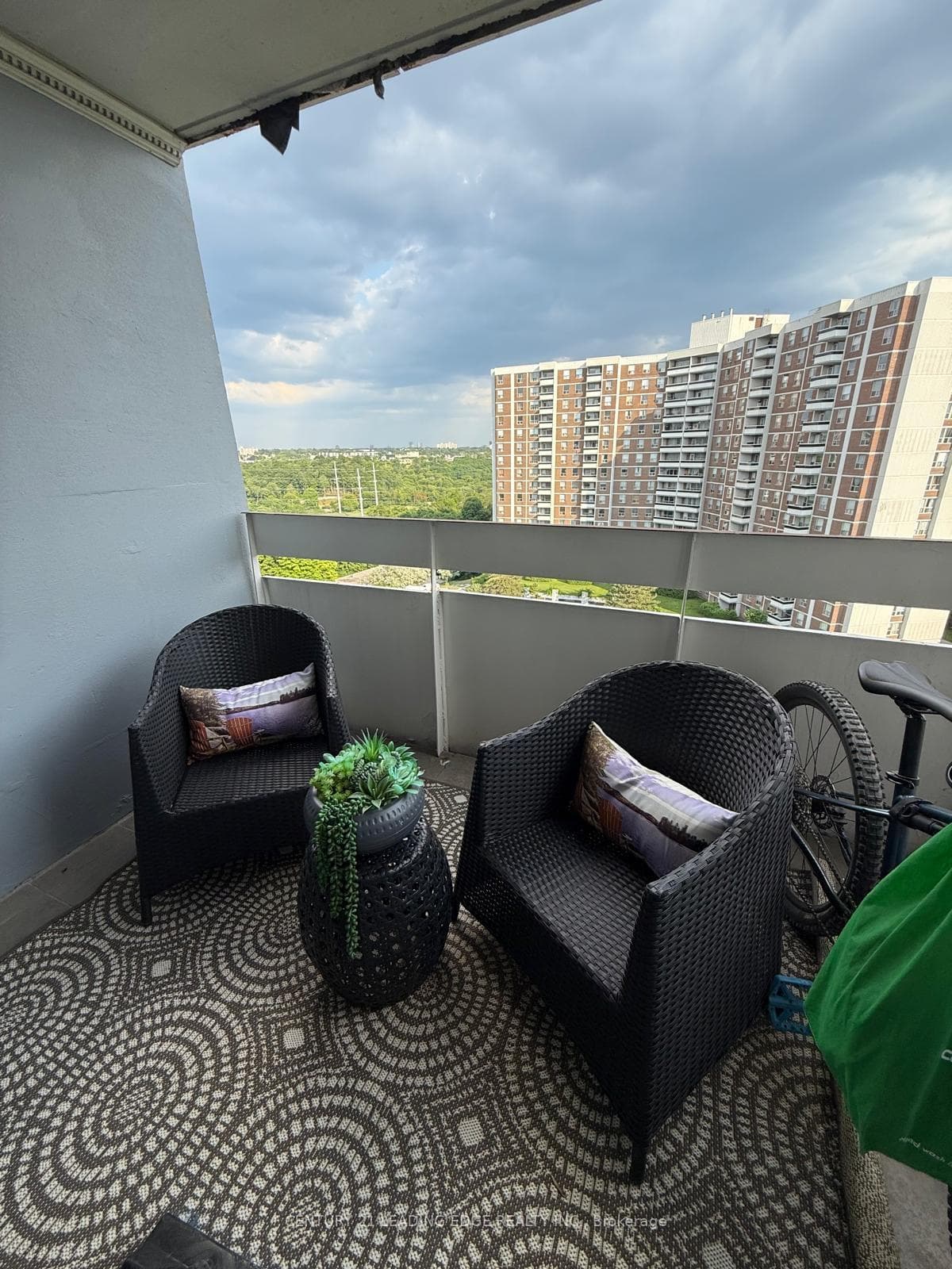 10 Edgecliff Golfway Unit 1704 photo 27