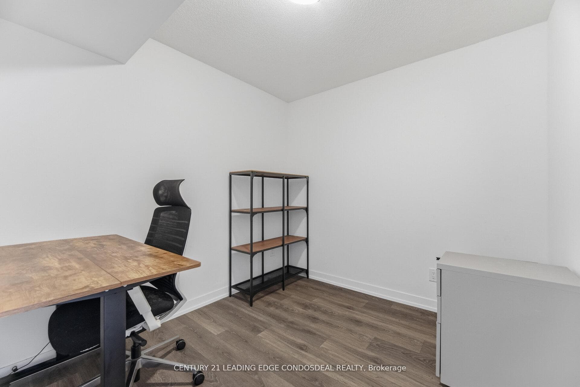 219 Dundas Street Unit 808 photo 16