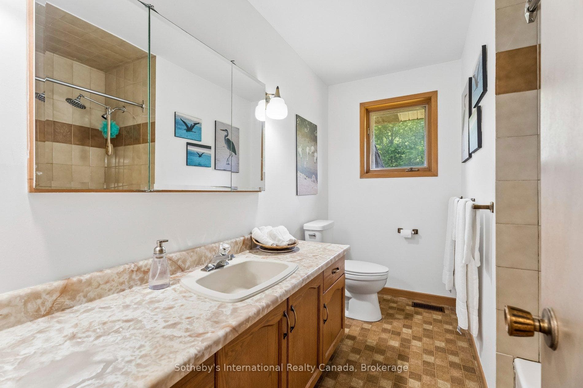 938400 Airport Road photo 22