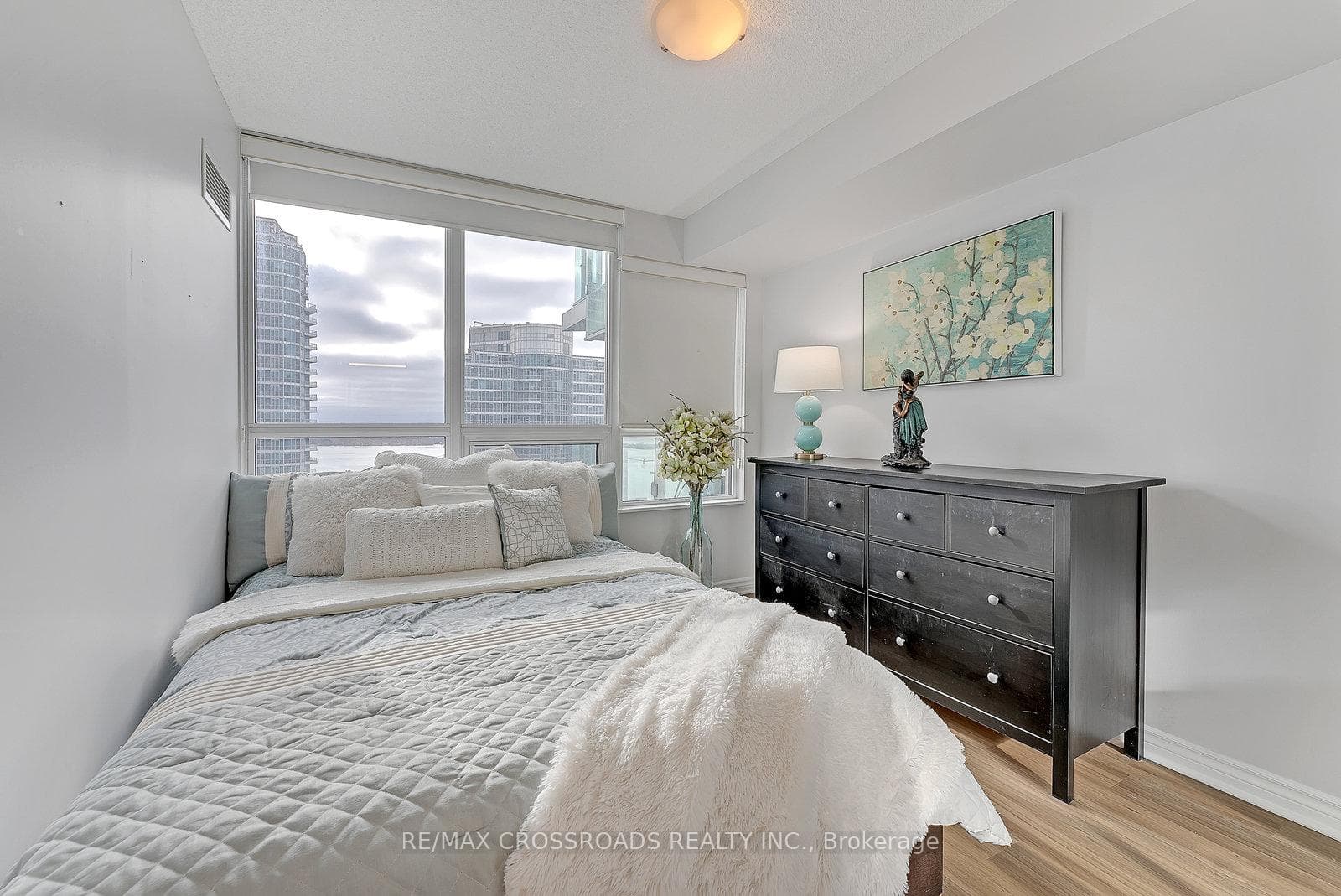 19 Grand Trunk Crescent Unit 2710 photo 17