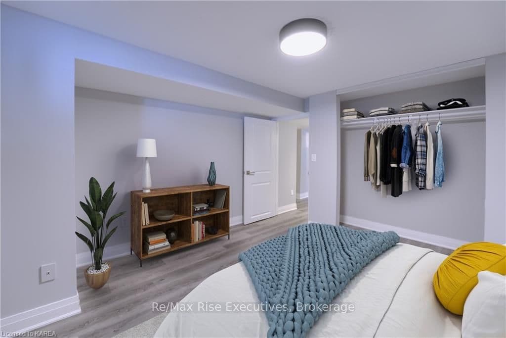 258 KINGSCOURT Avenue Unit 2 photo 15
