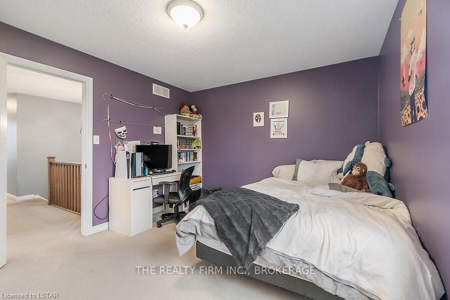 474 BRONCO Crescent photo 18
