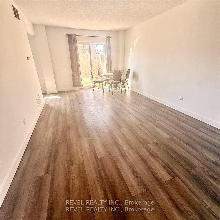 873 Southdale Road photo 4