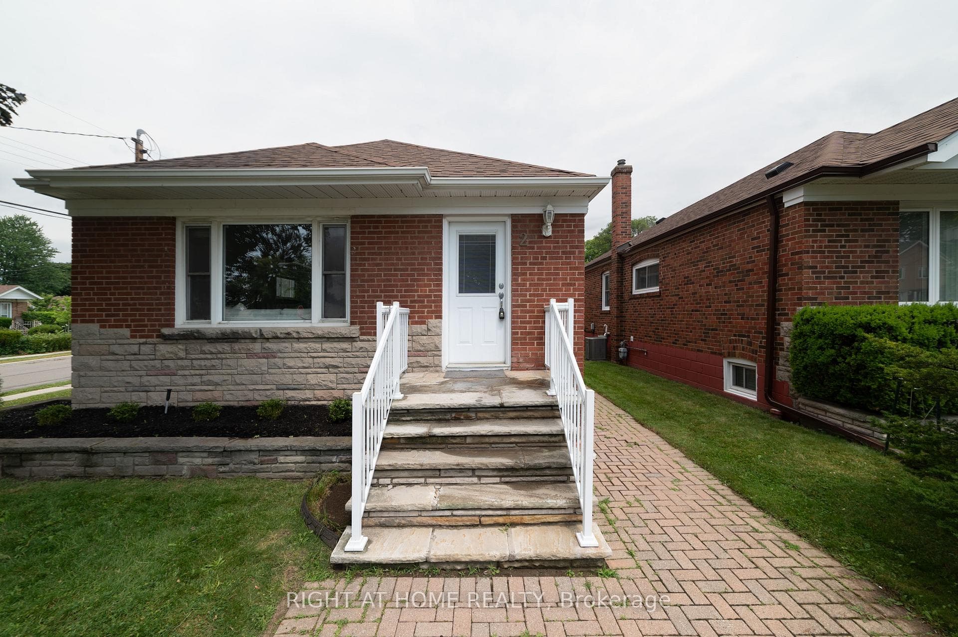 2 Midholm Drive photo 2