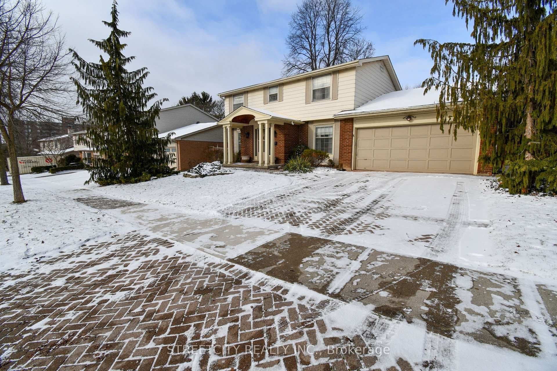 454 Village Green Avenue photo 2