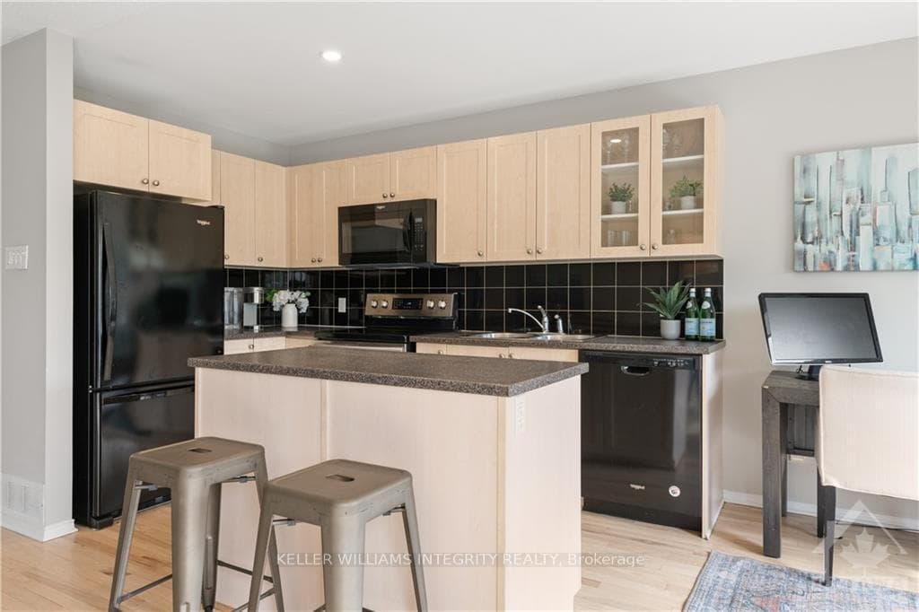 346 HILLSBORO photo 10