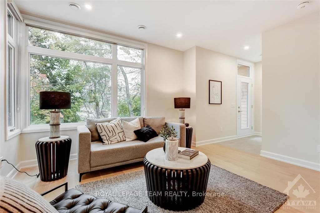 415 TWEEDSMUIR Avenue Unit A photo 7