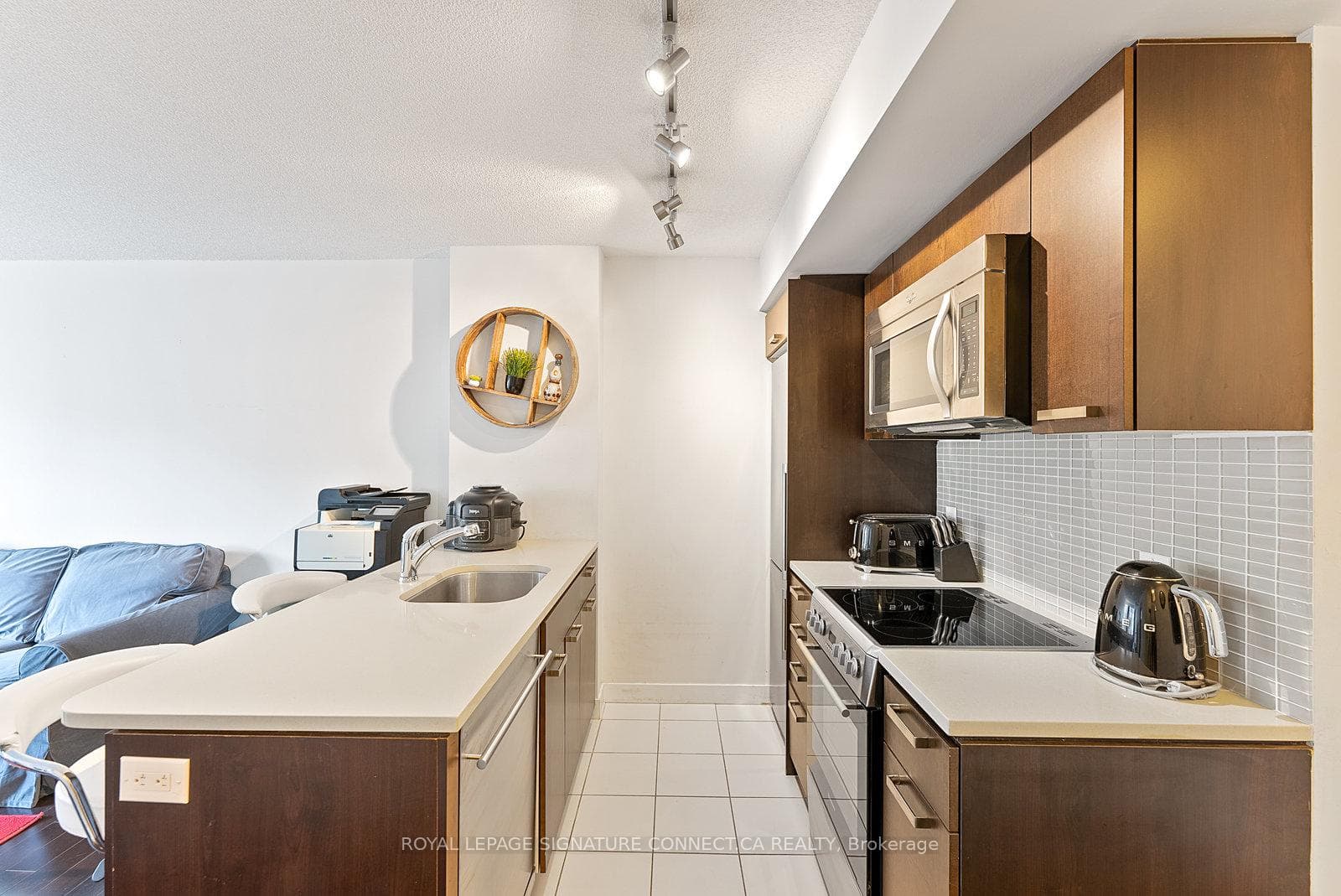 295 Adelaide Street Unit 407 photo 2