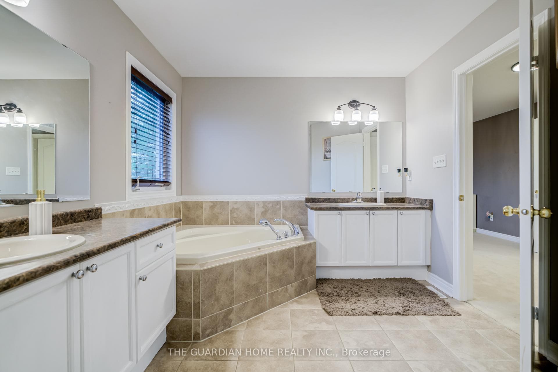 1214 Harlstone Crescent photo 36