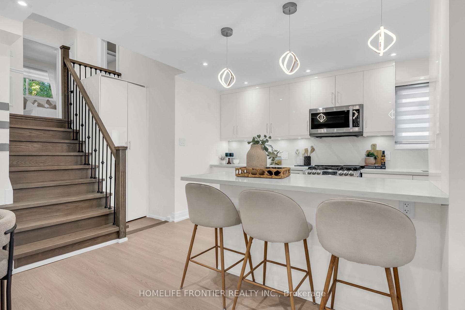 61 Sundial Crescent photo 16