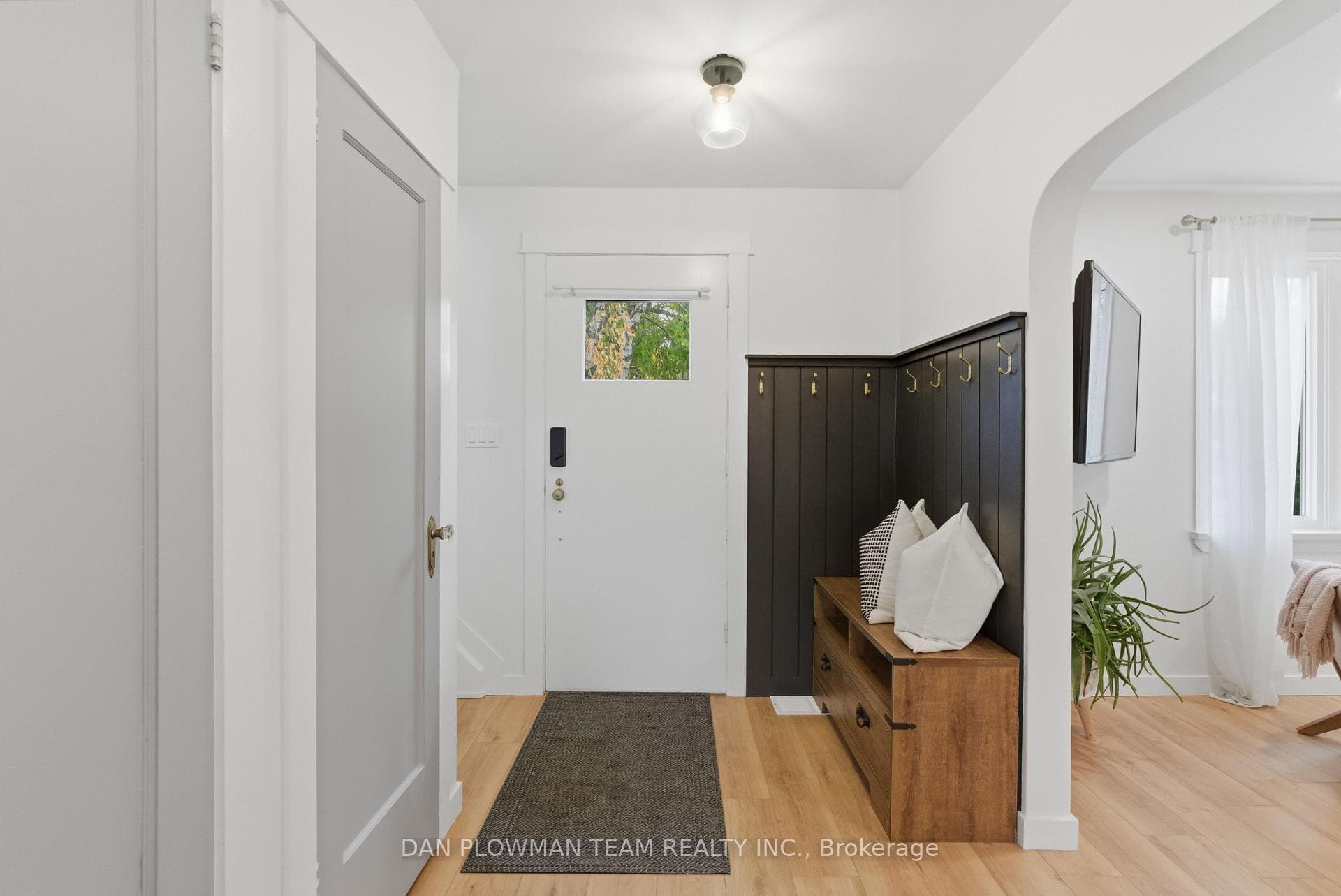 809 Mary Street photo 2