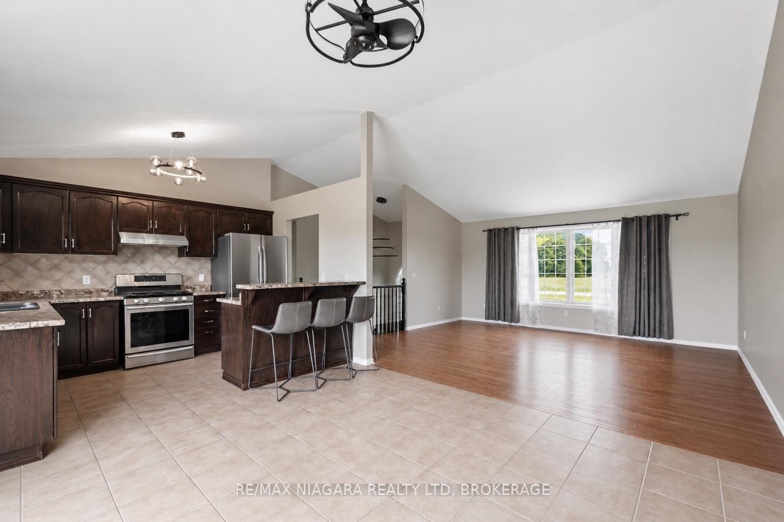661 Carl Road photo 6