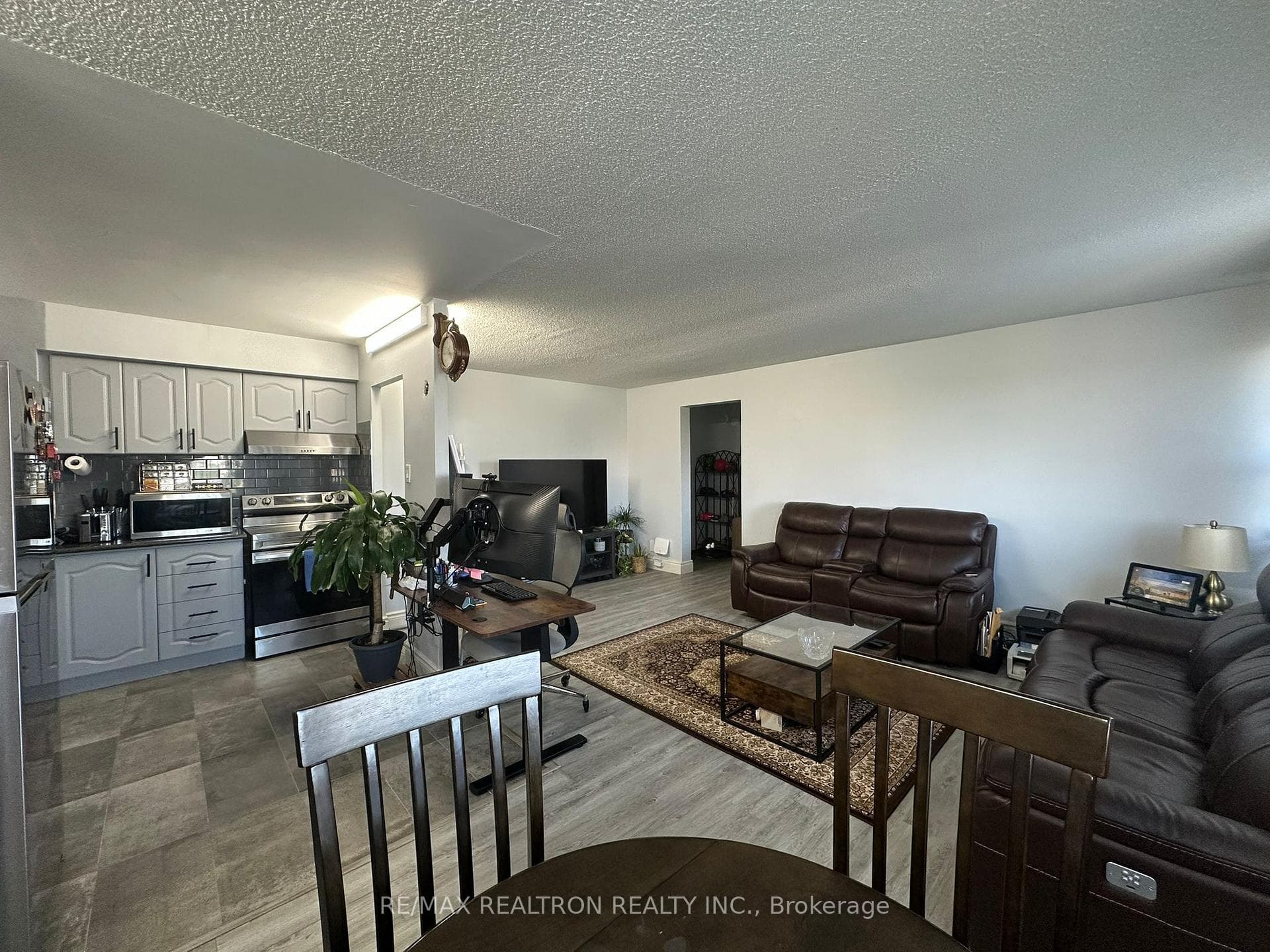 100 Leeward Glenway Unit 1401 photo 6