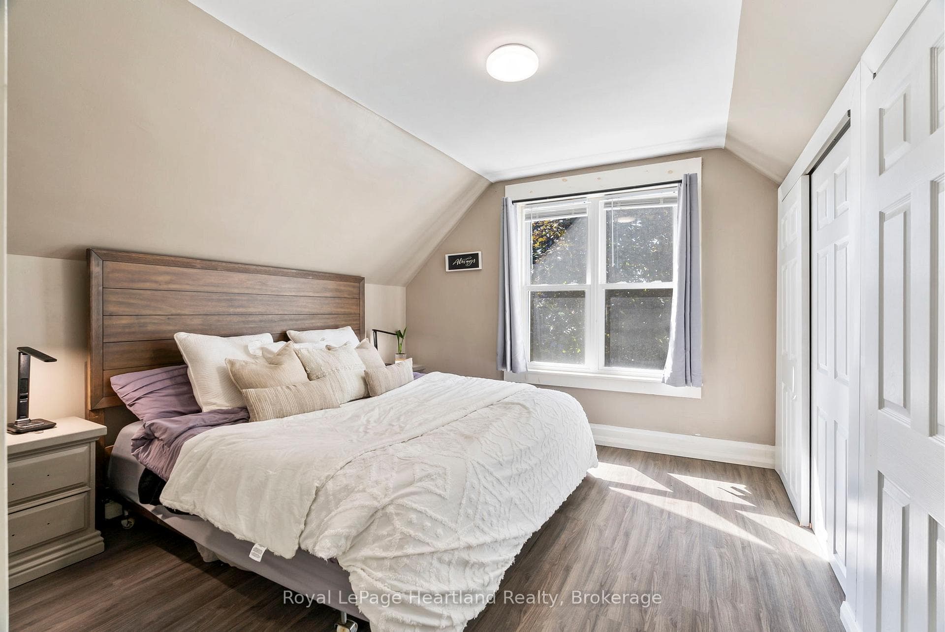 555 RAGLAN Street photo 21