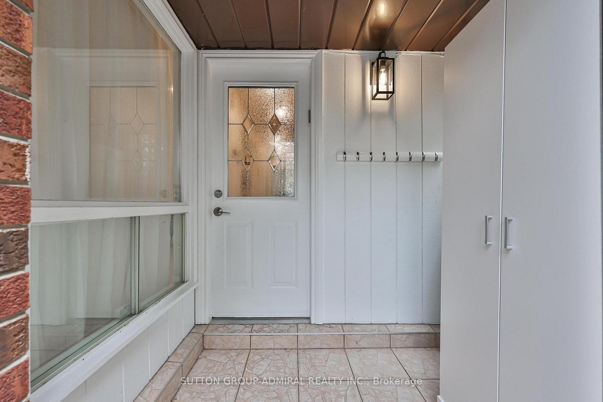 122 Rejane Crescent photo 3